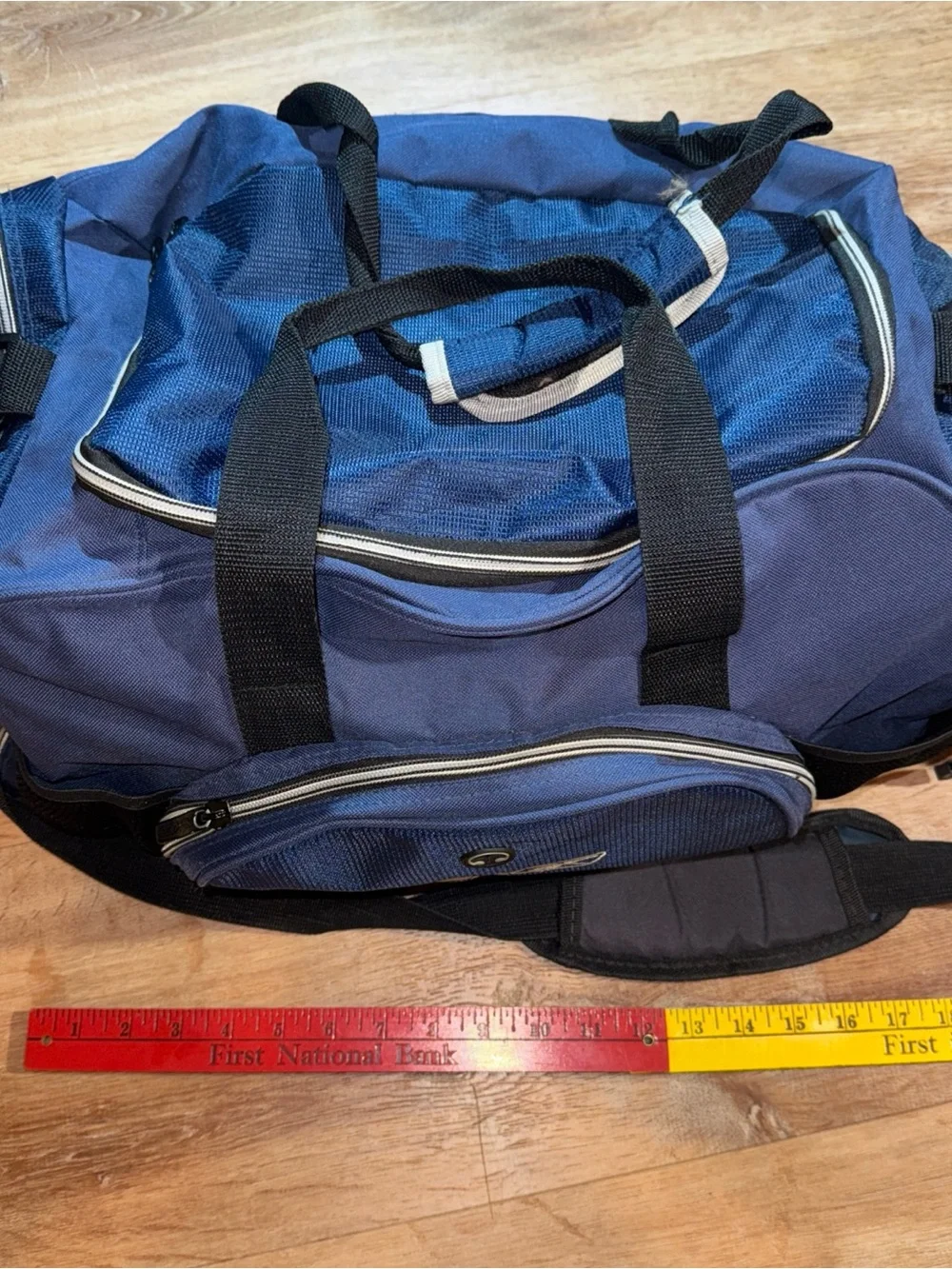 Reebok Sports Gym/sports Bag Dark Blue Duffel Bag With Strap Expandable Baseball